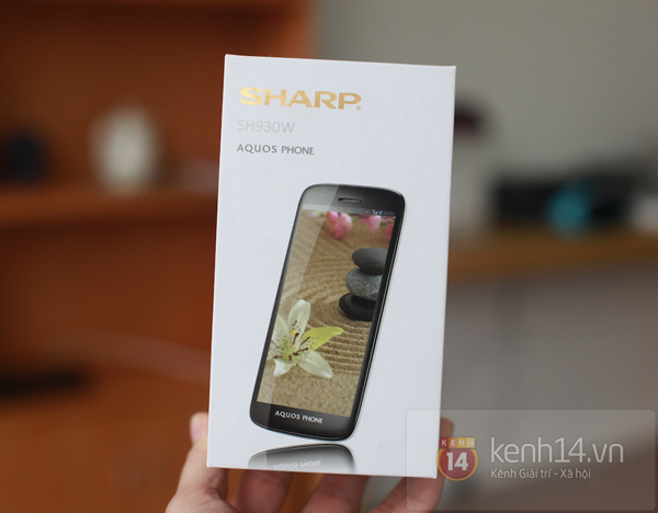 Cận cảnh Sharp SH930W - Smartphone fullHD giá tốt 1