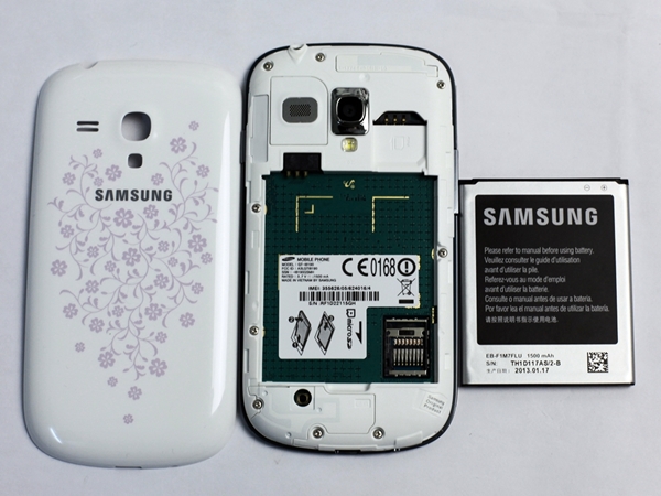 Trên tay Samsung Galaxy S III Mini phiên bản 8/3 12