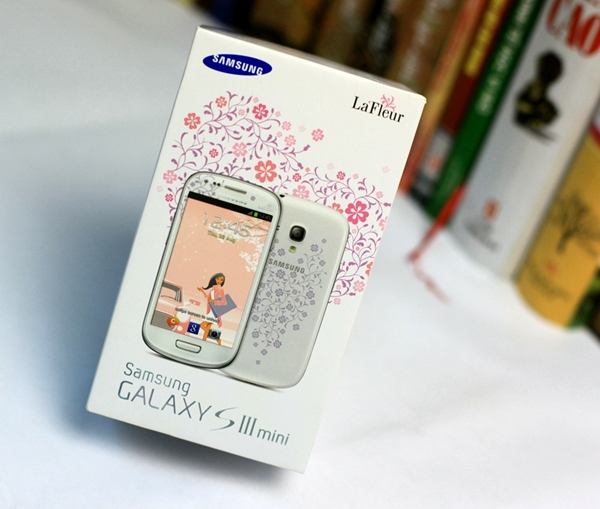 Trên tay Samsung Galaxy S III Mini phiên bản 8/3 2