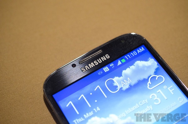 Chùm ảnh trên tay siêu phẩm mới: Samsung Galaxy S IV 3