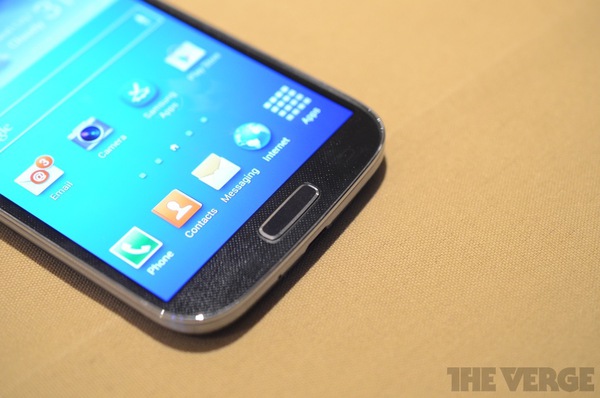 Chùm ảnh trên tay siêu phẩm mới: Samsung Galaxy S IV 5