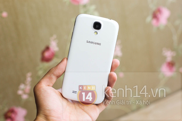 Cận cảnh Samsung Galaxy S4 tại Việt Nam 10