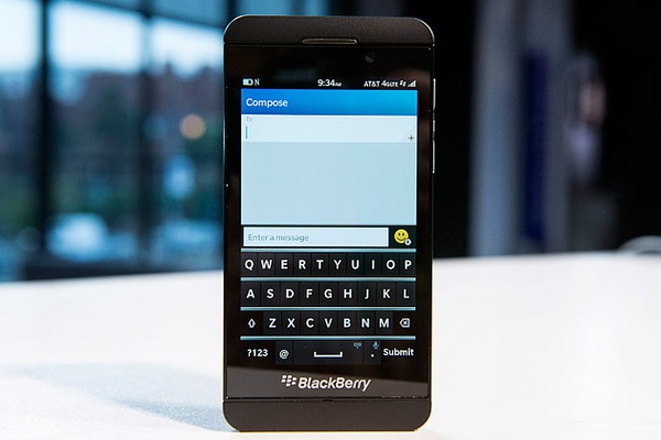 Lộ diện smartphone gi&aacute; rẻ mới của BlackBerry 1