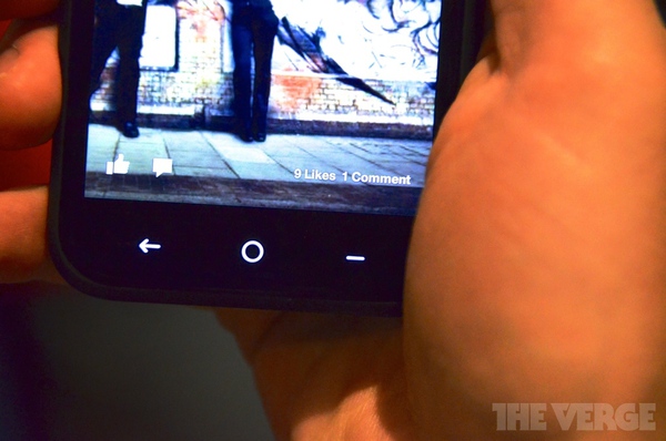 Trên tay HTC First - Smartphone tích hợp Facebook Home đầu tiên 8