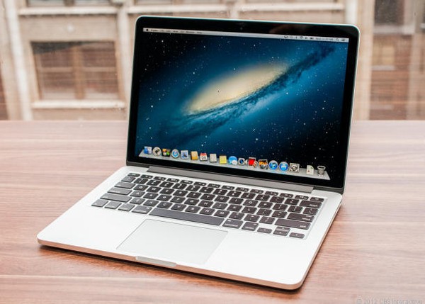 Apple tiếp tục giảm gi&aacute; d&ograve;ng Macbook Pro 13 inch m&agrave;n h&igrave;nh thường 1