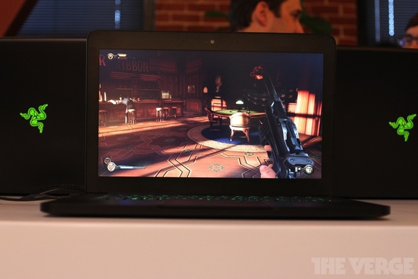 Cận cảnh Razer Blade 14 inch - Chơi game "khủng", kiểu d&aacute;ng đẹp 9