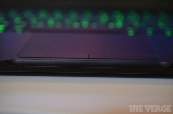 Cận cảnh Razer Blade 14 inch - Chơi game "khủng", kiểu d&aacute;ng đẹp 10