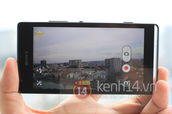 Cận cảnh Sony Xperia SP, smartphone tầm trung giá tốt 10