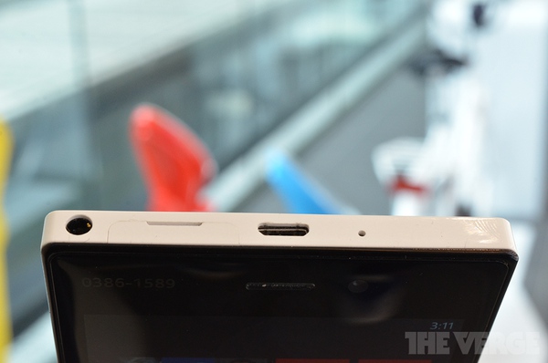 Trên tay Lumia 928 - Bản nâng cấp hoàn hảo của 920 8