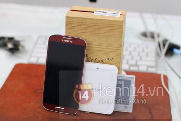 Cận cảnh Galaxy S4 LTE- A phi&ecirc;n bản đỏ ở Việt Nam 1