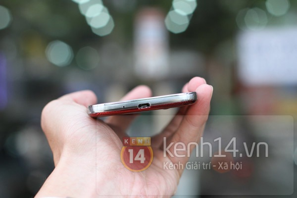 Cận cảnh Galaxy S4 LTE- A phi&ecirc;n bản đỏ ở Việt Nam 4