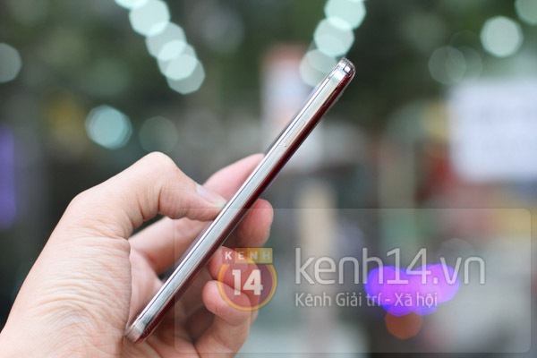 Cận cảnh Galaxy S4 LTE- A phi&ecirc;n bản đỏ ở Việt Nam 7
