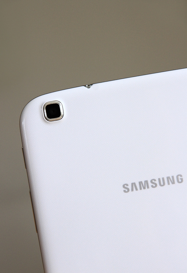 Cận cảnh Galaxy Tab 3 8 inch - Tablet kết hợp smartphone 2