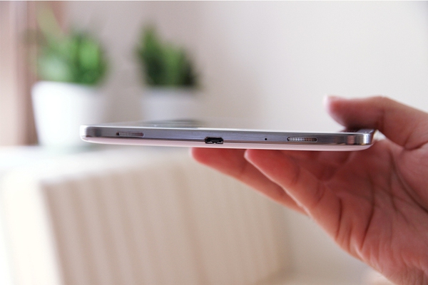 Cận cảnh Galaxy Tab 3 8 inch - Tablet kết hợp smartphone 5
