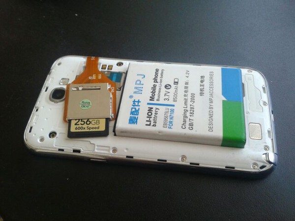 Galaxy Note II "chế" có dung lượng 288GB cùng pin... 1 tuần 4