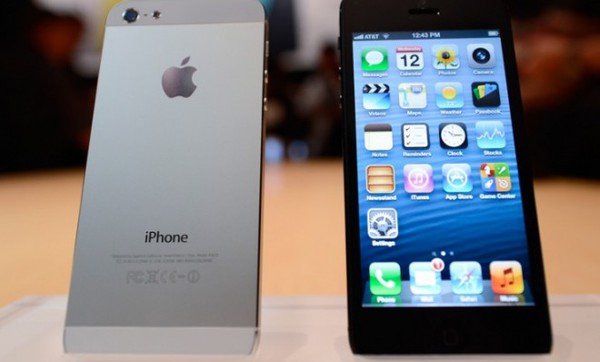 Vừa ra mắt, iPhone 5S c&ugrave;ng iPhone 5C đ&atilde; phải chịu... cực h&igrave;nh 2