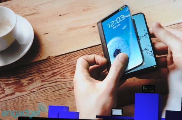 Samsung sẽ cho ra mắt smartphone màn hình "dẻo" vào tháng 10 3