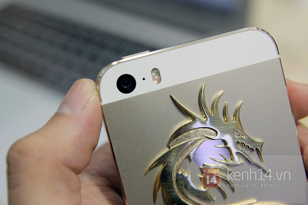 Cận cảnh iPhone 5S phi&ecirc;n bản rồng d&agrave;nh cho đại gia tại Việt Nam 9