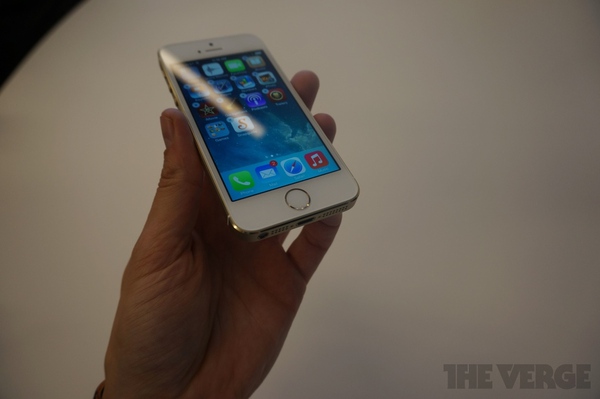 Săm soi "bom tấn" vừa ra mắt: iPhone 5S  5