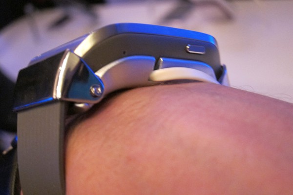Galaxy Gear 2 sẽ ra mắt v&agrave;o th&aacute;ng 1 năm sau 3