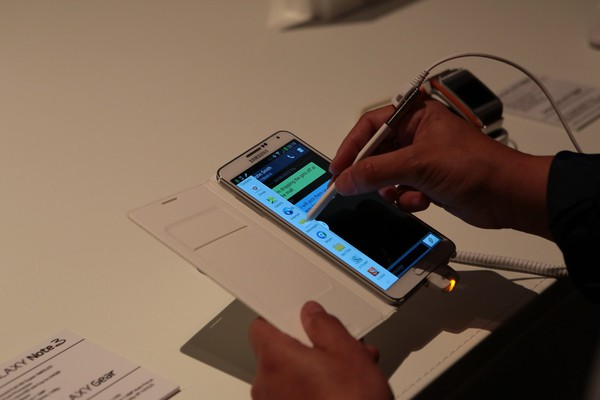 Samsung bứt ph&aacute; vượt Apple? 11