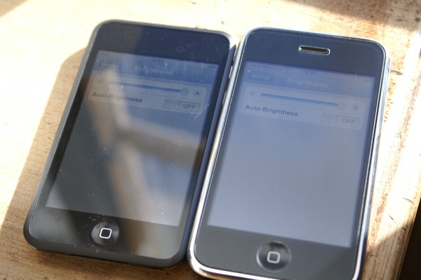 iPhone ban đầu được thiết kế để... xem email trong toilet 3