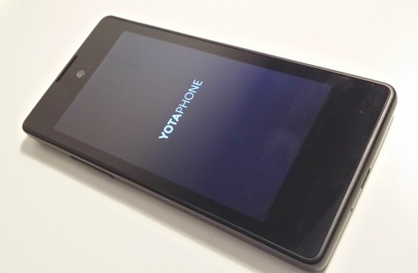 Cận cảnh YotaPhone, chiếc smartphone 2 màn hình độc đáo 9