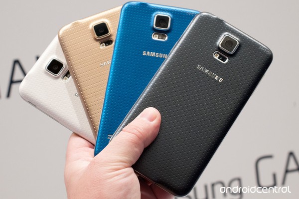 Galaxy S5 vàng bị đem ra so sánh với... băng y tế 3