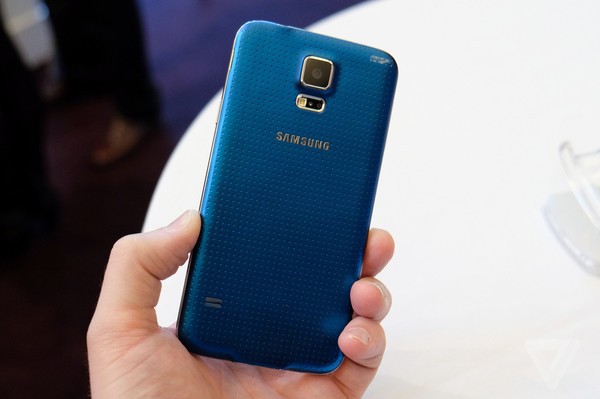 Galaxy S5 được báo giá cao "ngất ngưởng" ở châu Âu 1