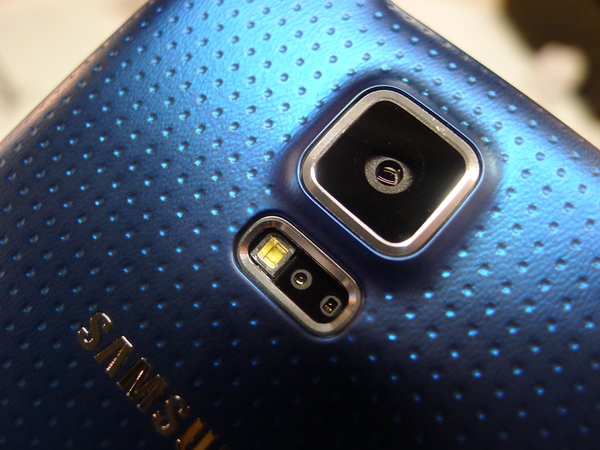 5 tính năng khiến Galaxy S5 "vượt trội" hơn iPhone 5S 7