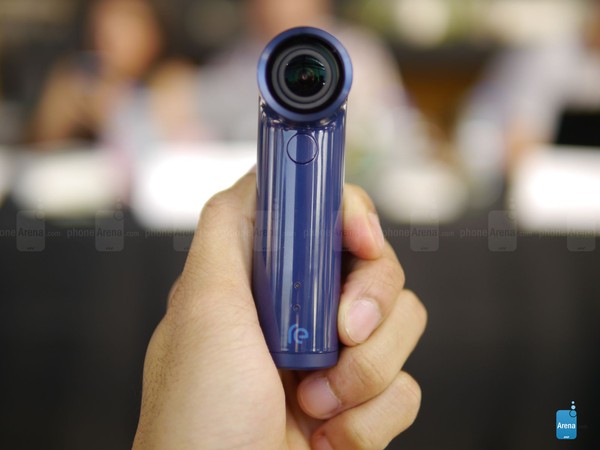HTC RE - Chiếc camera hình... ống nước lạ mắt của HTC 8