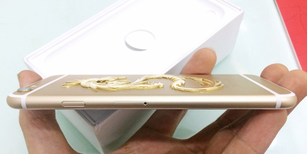 Cận cảnh iPhone 6 phi&ecirc;n bản rồng gi&aacute; 68 triệu tại Việt Nam 9