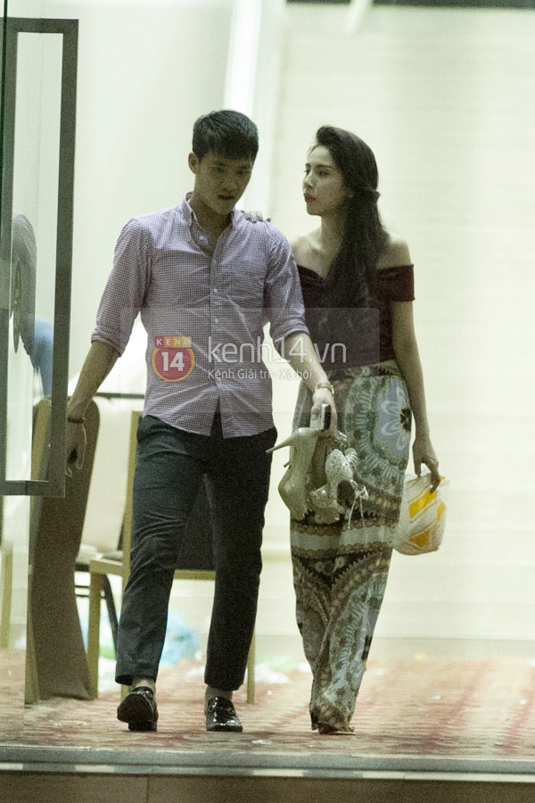 Lần đầu lộ ảnh Công Vinh - Thủy Tiên đưa con gái đi chơi 9
