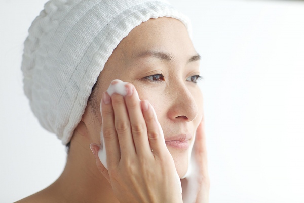 Rửa mặt đúng cách giúp giữ da đẹp mùa đông 3