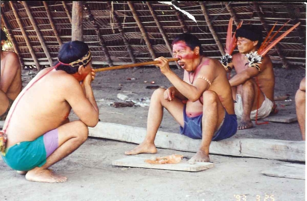 Thăm bộ tộc lấy tro người chết nấu súp ăn 13