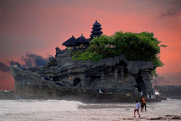 Ngôi đền tuyệt đẹp nằm "lọt thỏm" giữa thiên đường Bali 1