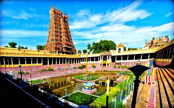 Thăm ng&ocirc;i đền "di&ecirc;m d&uacute;a" c&oacute; trăm ngh&igrave;n bức tượng 3