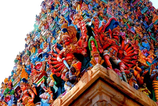 Thăm ng&ocirc;i đền "di&ecirc;m d&uacute;a" c&oacute; trăm ngh&igrave;n bức tượng 15