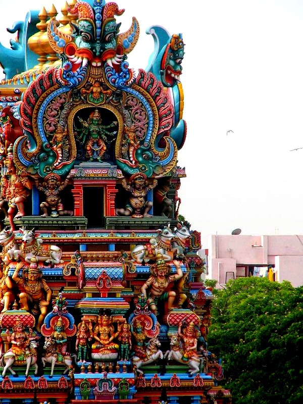 Thăm ngôi đền "diêm dúa" có trăm nghìn bức tượng 16