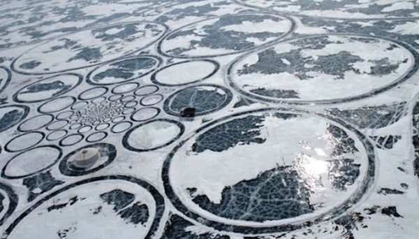 "Khe nứt Trái đất" biến thành hồ nước tuyệt đẹp 13