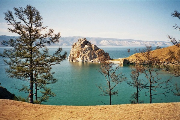 "Khe nứt Trái đất" biến thành hồ nước tuyệt đẹp 7