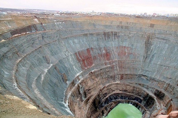 Thăm mỏ kim cương lớn nhất thế giới biết "hút" máy bay 5