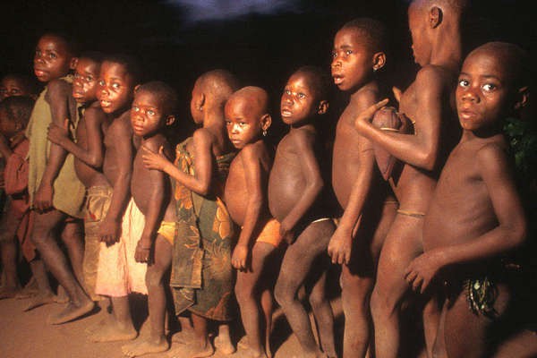 Bộ tộc người lùn Pygmy nổi tiếng "thấp bé nhẹ cân" 2
