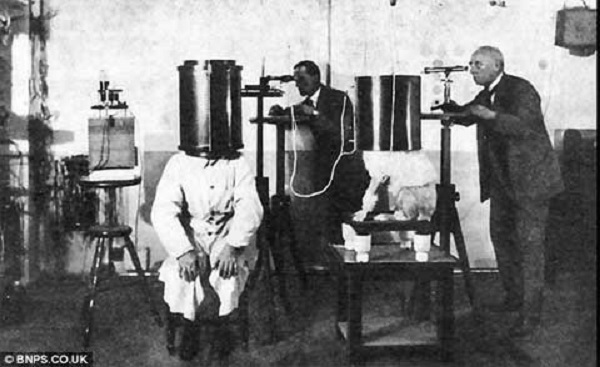Điều &iacute;t được biết về đội qu&acirc;n ch&oacute; biết n&oacute;i của Hitler 5