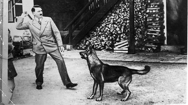 Điều &iacute;t được biết về đội qu&acirc;n ch&oacute; biết n&oacute;i của Hitler 4