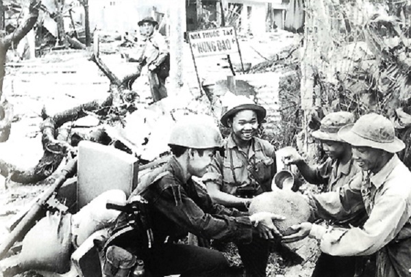 Những "nụ cười Việt Nam" thời chiến gây xúc động 9