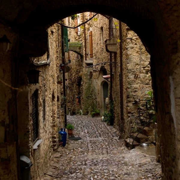 Những "thị trấn ma" tuyệt đẹp ở Ý 14