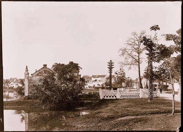 So s&aacute;nh h&igrave;nh ảnh H&agrave; Nội v&agrave; Paris cuối thế kỷ 19 10