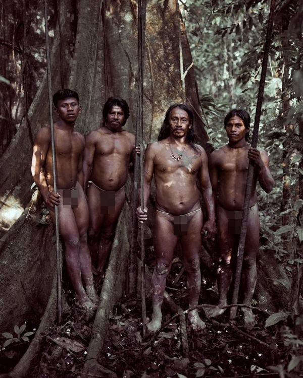 Hình ảnh chân thực về bộ tộc "mặc bikini" giống Adam và Eva 2