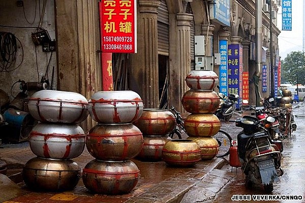 Đến thăm "đại bản doanh" sản xuất ph&aacute;o Tết ở ch&acirc;u &Aacute; 4